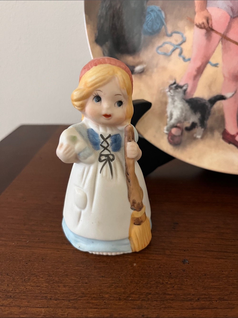 Vintage Bundle Collector Plate “Maggie the Animal Trainer” 1983/Jasco Bell/Box - Picture 3 of 8